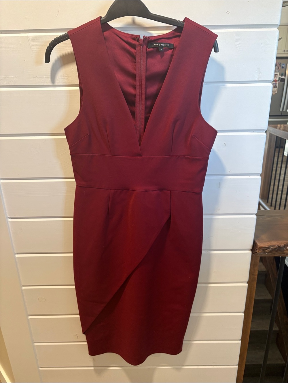 Ava & Aiden Sleeveless V-Neck Burgundy Midi Dress